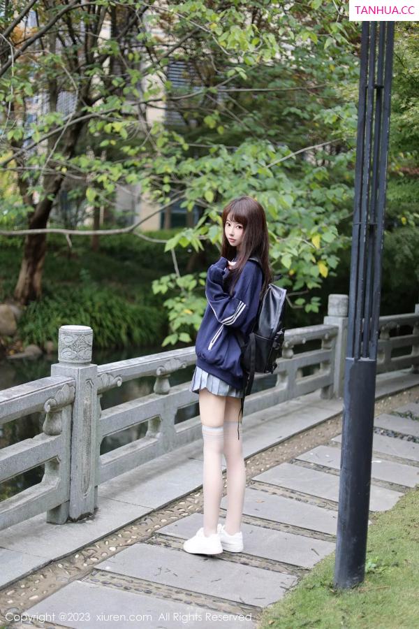   [XiuRen]高清写真图 2023.12.08 No.7784 韩系学妹 短裙美腿第10张图片